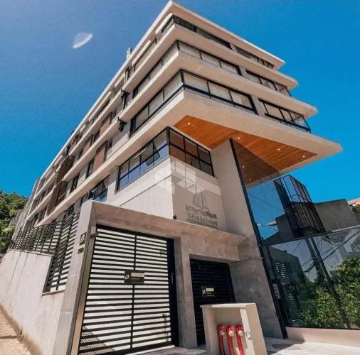 Cobertura à Venda com 3 dormitórios, sendo 3 suítes, 158 m²