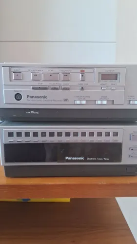 Gravador de vídeo cassete portátil Panasonic Omnivision PV-5000 com sintonizador LER 