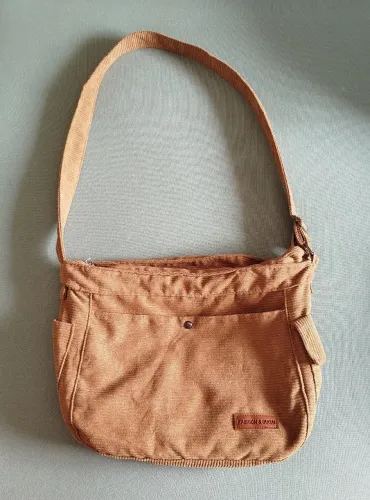 Bolsa veludo cotelê caramelo