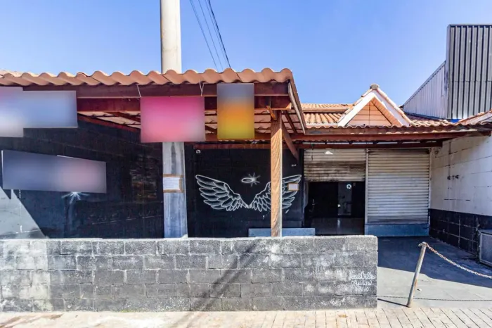 Prédio comercial na Avenida Doutor Renato de Andrade Maia, 1541 100 m²