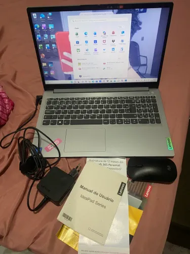 Notebook Lenovo com pouquíssimo tempo de uso, com carregador mouse e os documentos
