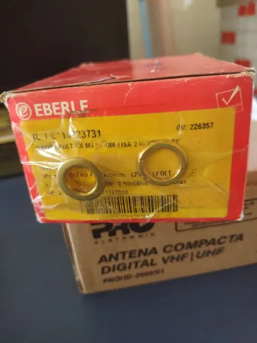 Ilhós em latão com ruela lpolt eberle