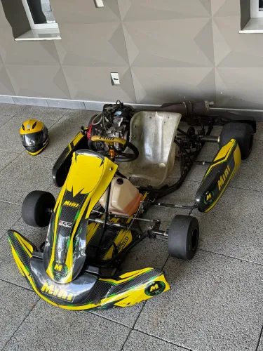 Kart Mini Brasil 2022, + capacete 