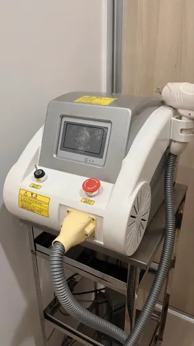 Máquina de remoção a laser 