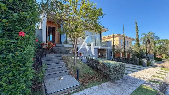 Casa de alto padrão á venda com 3 suítes no condomínio Jardim Vila Paradiso