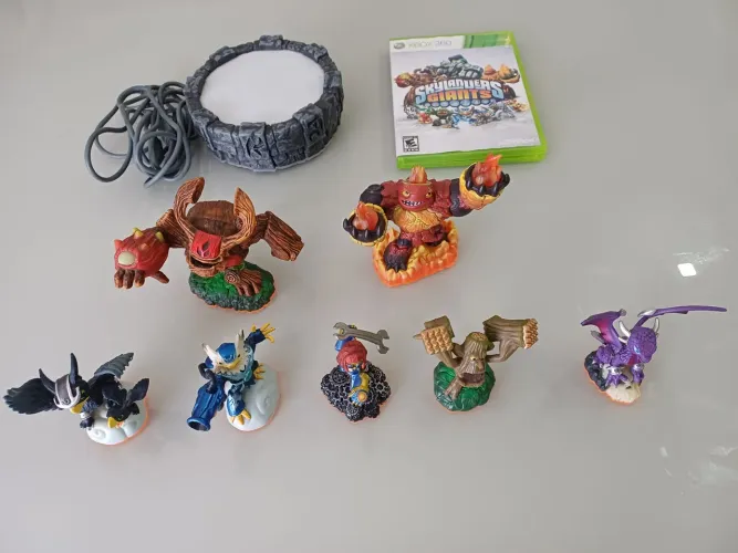 Skylanders Giants Xbox 360 completo com 07 personagens 