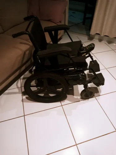 Cadeira de rodas motorizada