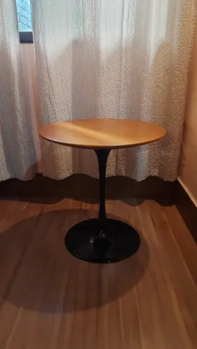 mesa de canto saarinem pequena