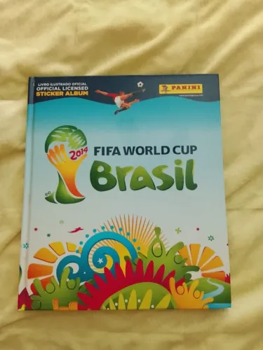 Álbum completo de figurinha da Copa 2014, capa dura