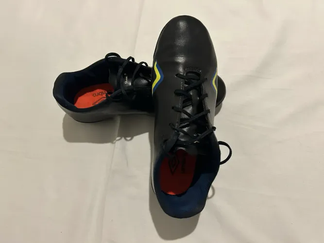 Chuteira Umbro 40