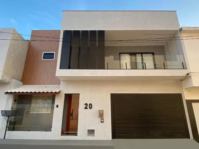 Vende-se Casa Moderna, bairro CEHAB, com 4 Quartos(1 suíte)