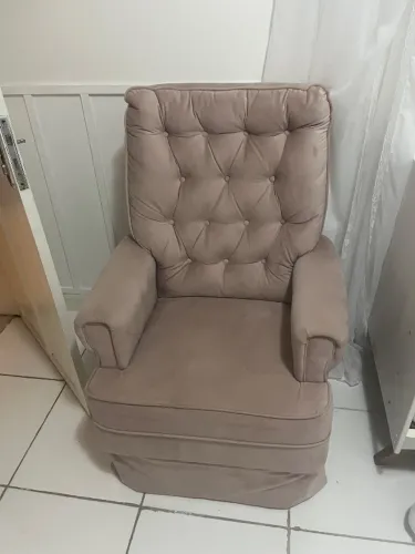 Cadeira de Amamentação Nova - compre barato pelo preço de uma nova