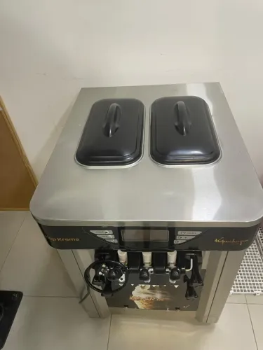 máquina de sorvete Elgin Profissional funcionado