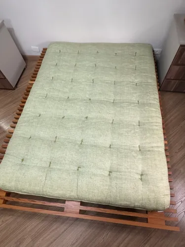 Vendo cama de madeira japonesa com futon