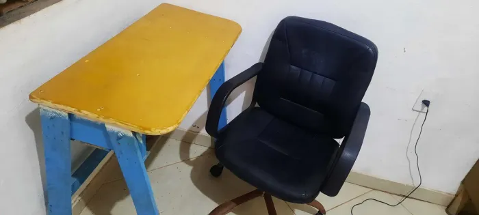 Mesa com cadeira