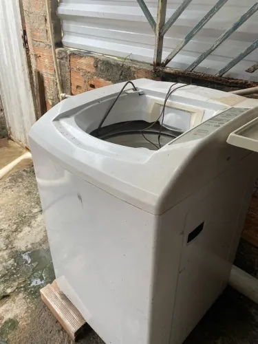 Máquina funcionando não sei se centrifuga 