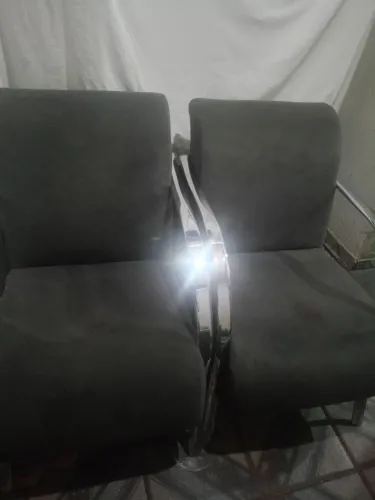 Duas poltronas semi novas valor por unidade leia o anúncio