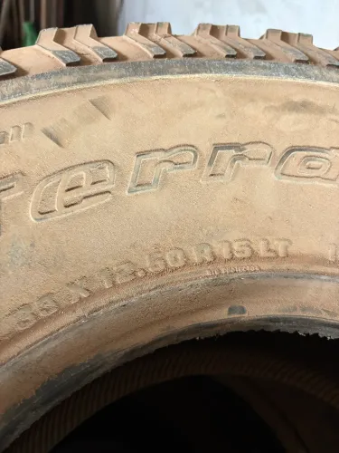 Pneus BF 33 x 12.5 aro 15 