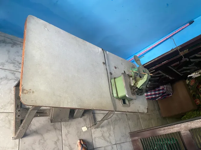 Vendo uma máquina de custura overloc