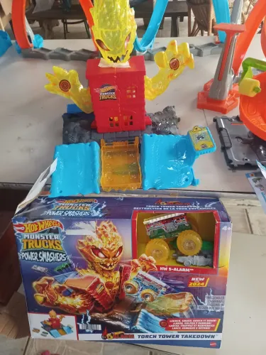 5 Pistas de HotWheels nova o lote .