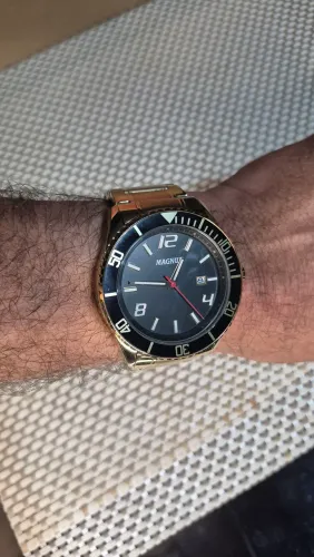 Relógio Magnum dourado MA33077