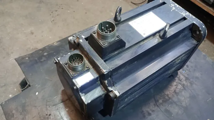 Servo Motor AC da marca Yaskawa. <br>Modelo: USAGED-30A22K