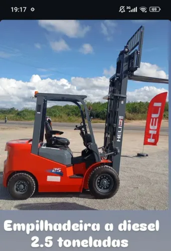 Empilhadeira HELI DIESEL 2.5 toneladas