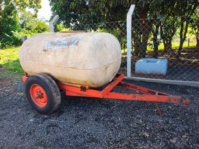 Trator tanque d'água 2000l