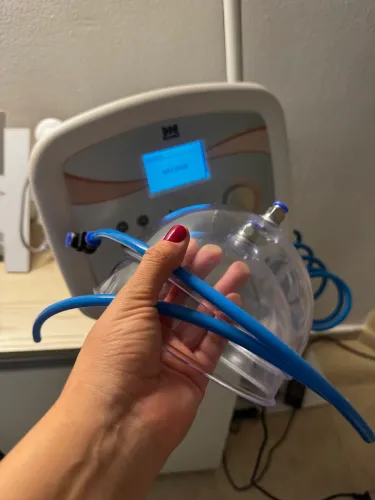 Aparelho de vacuoterapia e peeling de diamante.