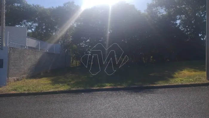 Venda de Terreno / Padrão na cidade de Araraquara