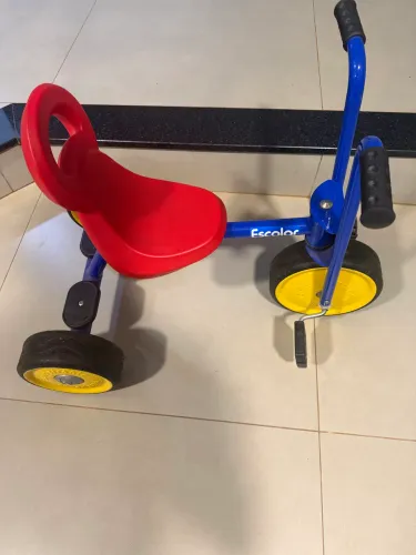 Triciclo infantil escolar pega Carona Bandeirante