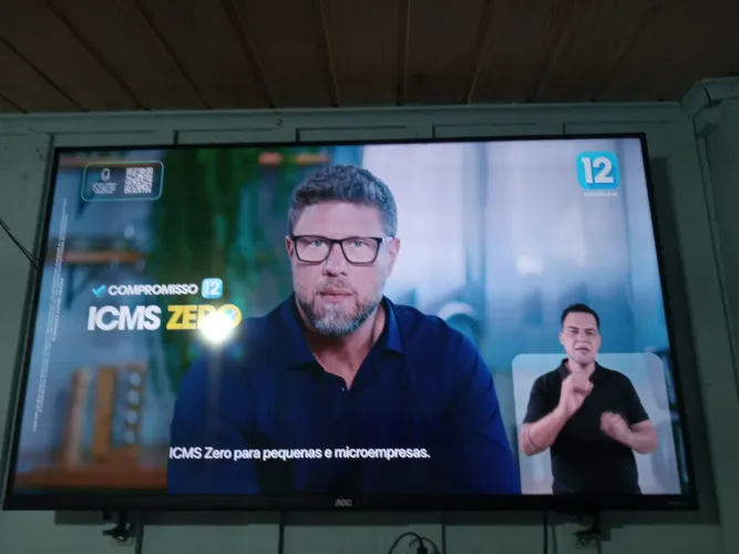 Vendo TV Roku 43 polegadas 1 ano de uso só