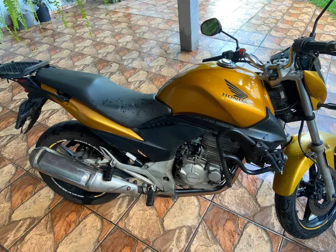 Cb 300 dourada