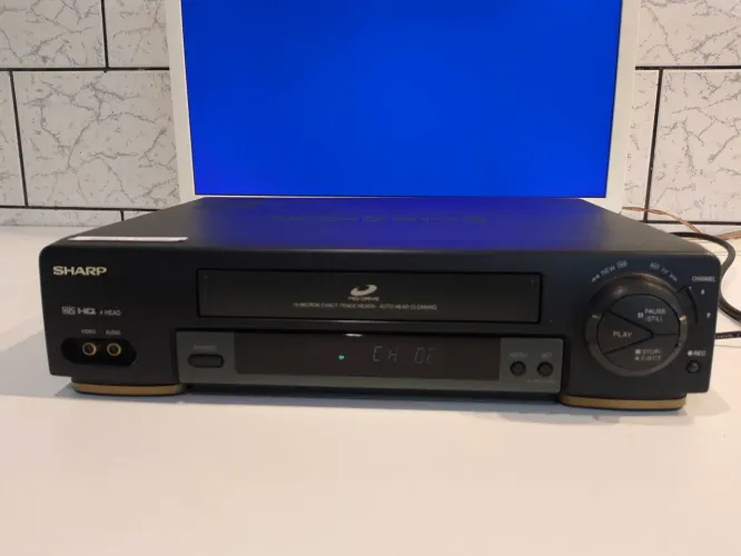 Vídeo cassette Sharp VC-1694B para peças ou possível restauro