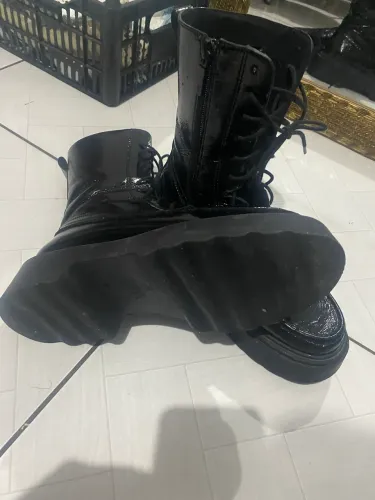 Bota em couro legítimo 