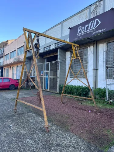 Pórtico com talha manual 800kg