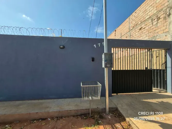 ALUGUEL DE CASA NO BAIRRO DIAMANTINO COM 3 QUARTOS
