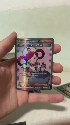 CARTA POKEMON RARA Dama do Centro Pokémon (105/106) SP NM