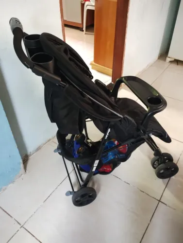 Carrinho de Bebê Voyage semi novo 