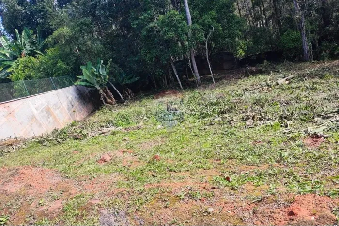 Terreno de 1041m² em Arujá: Invista Já!