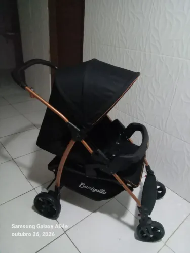 Carrinho de bebê burigotto semi novo unissex