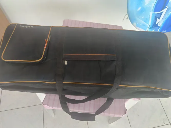 Vendo um teclado com pouco tempo de uso funcionando perfeitamente e com a capa inclusa