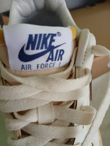 Tenis unisex tamanho 36,Nike Air maravilhoso branco detalhes azul usado uma única vez.