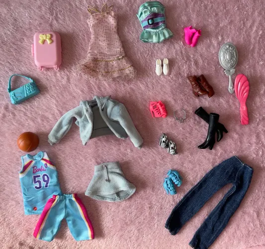 Roupas e acessórios da Barbie