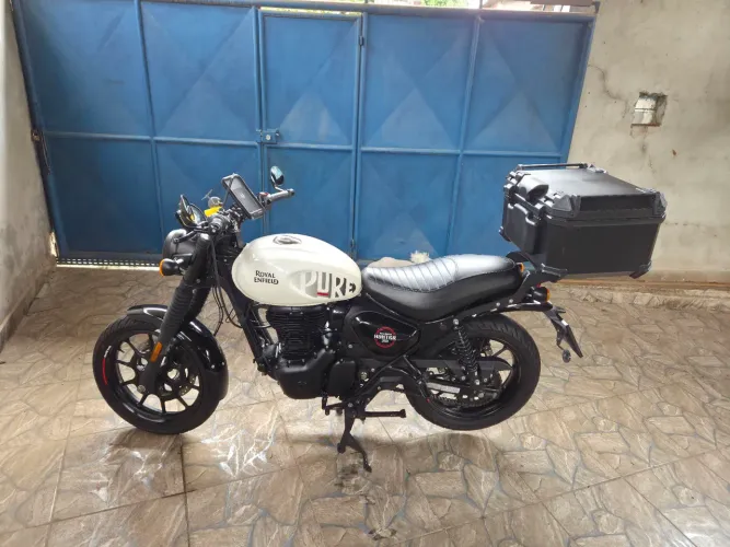Royal Enfield Hunter 350 Branca