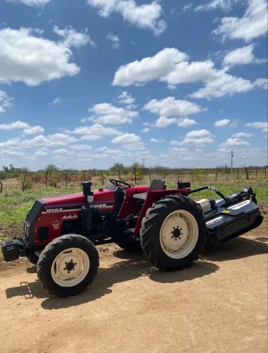 Trator Yanmar 1050-D 4x4 Traçado e Direção hidráulica