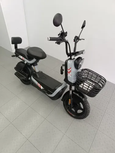 Scooter Elétrica J-10 800W 48V 20Ah | Até 40km de Autonomia | NFC | Bluetooth