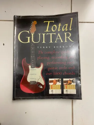 Livro: Total Guitar - Terry Burrows