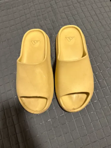 Yezzy slide 