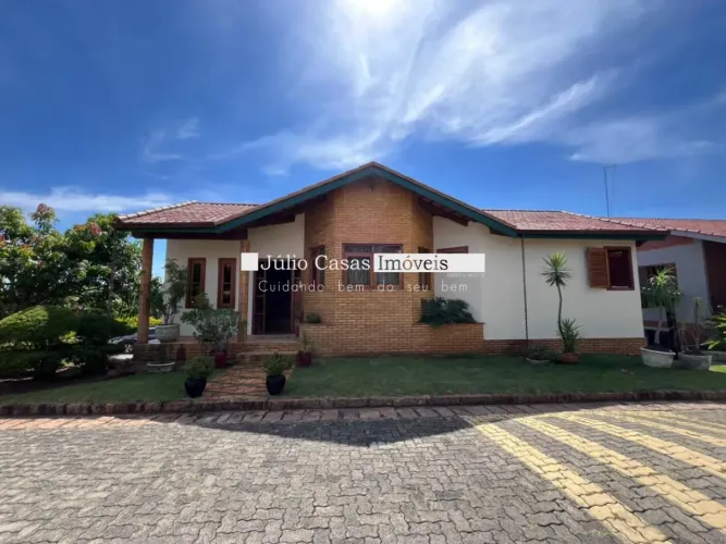 Um refúgio autoral onde Arquitetura e Natureza se encontram com elegância em um cenário de